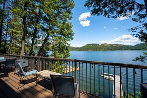 Property grounds - Lakefront 3-bedroom lakeside home near Lake Coeur d'Alene (Worley)