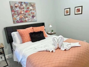 3 chambres, fer et planche à repasser, Wi-Fi, draps fournis