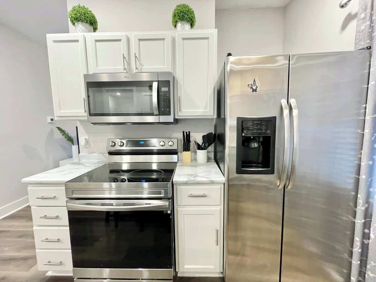 ثلاجة، ميكروويف، فرن، موقد طهي مسطح