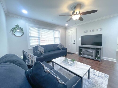 Chic Modern 2BR Retreat w/ Yard, Laundry & SmartTV