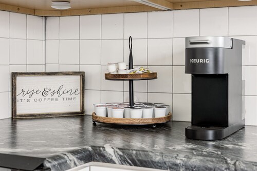 Chic Modern 2BR Retreat w/ Yard, Laundry & SmartTV