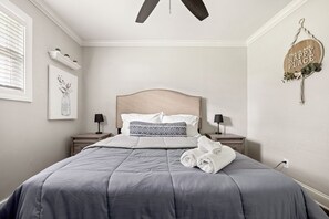 2 bedrooms, iron/ironing board, WiFi, bed sheets