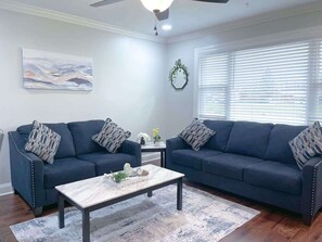 Een televisie en een kantoor