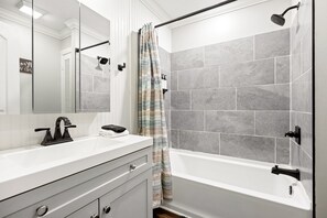 Bathtub, shampoo