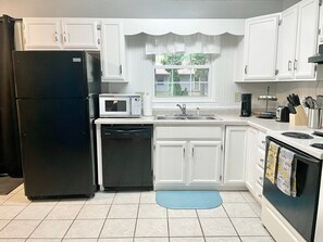 Fridge, microwave, oven, stovetop - 4 Bedrooms, Newly Remodeled, Quiet Neighborhood! (Indianapolis)