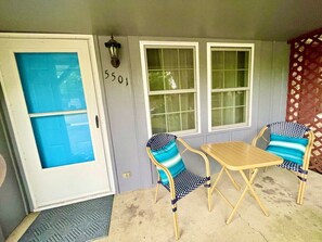 Outdoor dining - 4 Bedrooms, Newly Remodeled, Quiet Neighborhood! (Indianapolis)