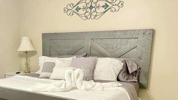 4 bedrooms, iron/ironing board, WiFi, bed sheets