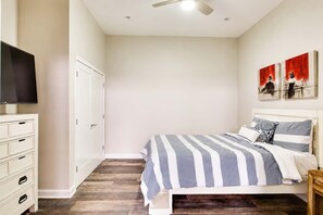 1 chambre, bureau, fer et planche à repasser, Wi-Fi