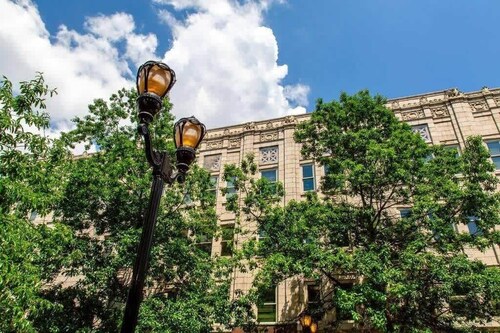 Theatre District Condo | Gym • Free Parking • DT
