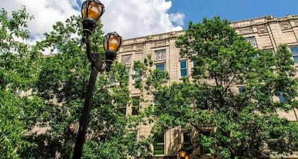 Theatre District Condo | Gym • Free Parking • DT