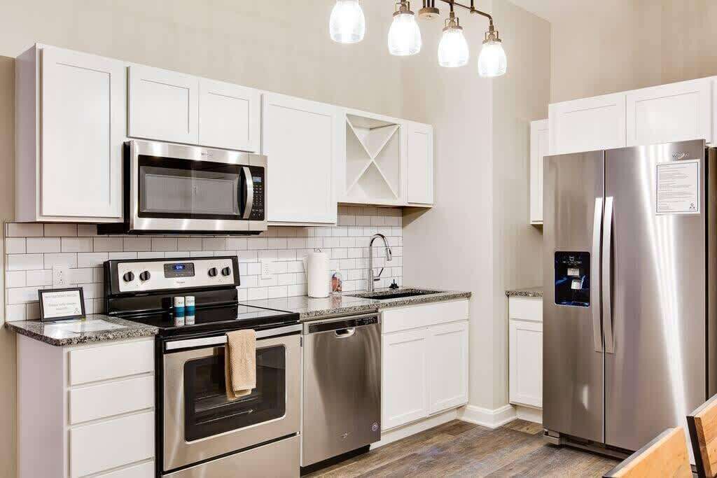 雪櫃、微波爐、焗爐、爐具