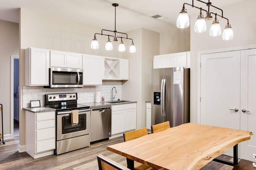 雪櫃、微波爐、焗爐、爐具