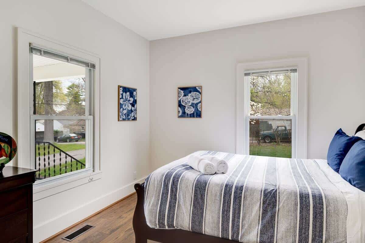 3 chambres, fer et planche à repasser, Wi-Fi, draps fournis