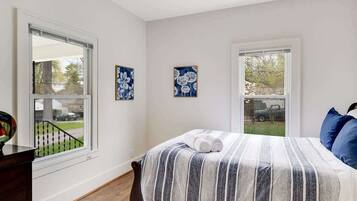 3 chambres, fer et planche à repasser, Wi-Fi, draps fournis