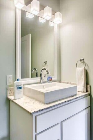 Bathtub, hair dryer, towels, shampoo