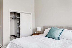 2 室のベッドルーム、アイロン / アイロン台、WiFi、ベッドシーツ