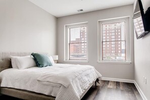 2 Schlafzimmer, Schreibtisch, Bügeleisen/Bügelbrett, WLAN