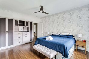 3 habitaciones, escritorio, tabla de planchar con plancha y wifi 