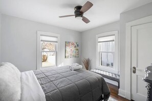 3 bedrooms, iron/ironing board, WiFi, bed sheets