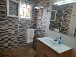 Shower, hair dryer, towels - Villa Alto DE LOS Balcones - Torrevieja - Orihuela Costa (Orihuela)
