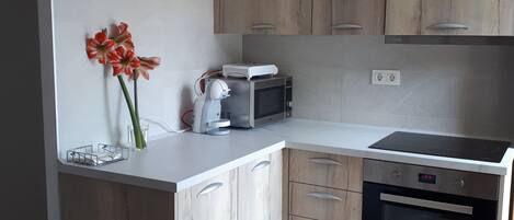 Mikrobølgeovn, ovn, kogeplade, opvaskemaskine