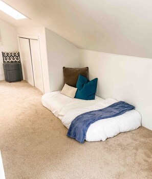 1 室のベッドルーム、アイロン / アイロン台、インターネット