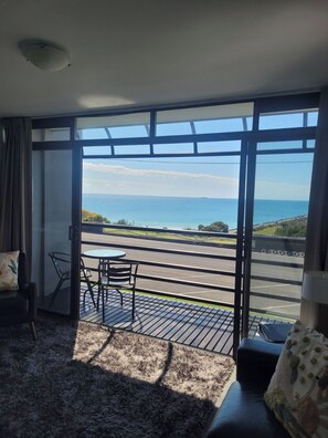 Panoramic Apartment | 1 bedroom, Egyptian cotton sheets, premium bedding, down comforters - Centreport Units (Portland)