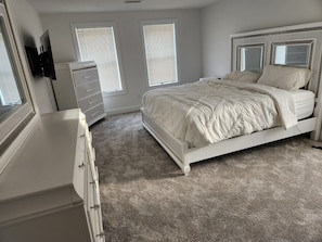 5 bedrooms, desk, iron/ironing board, free WiFi