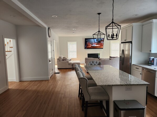 Interior - 5 bedrooms Home away from Home (Leicester)