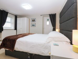 Cottage | 3 bedrooms, individually decorated, individually furnished, free WiFi - Oak Cottage (Caernarfon)