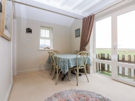 Cottage | Dining