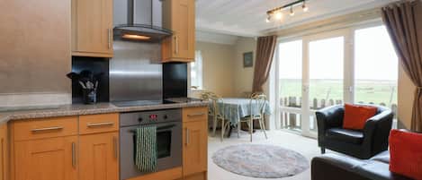 Ferienhaus | Eigene Küche | Kühlschrank, Geschirrspüler, Wasserkocher, Kochgeschirr/Geschirr/Besteck