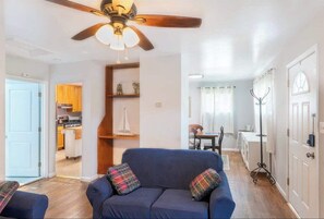 Fernseher, Kamin, Arbeitsbereiche