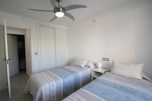2 chambres, fer et planche à repasser, Wi-Fi gratuit, draps fournis