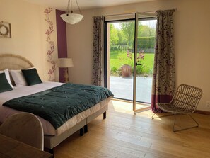 4 bedrooms, desk, iron/ironing board, travel cot