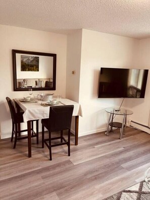Dining - North Star Place Apt 12 (Fairbanks)