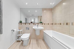 Apartment | Badezimmer | Dusche, Handtücher