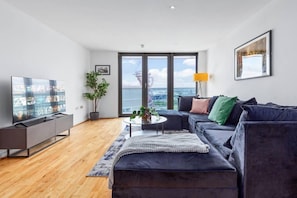 Living area - Penthouse 2-bed Apartment in The Heart Of E15 (London)