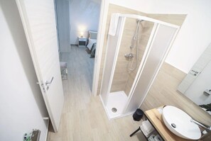 Shower, rainfall showerhead, free toiletries, hair dryer - GREEN Bed and Breakfast a Castrovillari (Castrovillari)