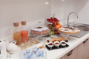 Free daily buffet breakfast