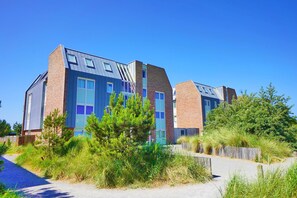 Exterior - Luxe vacation home by the sea in Holland. Callantsoog apartment for 4 persons. (Callantsoog)