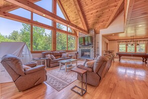 TV, fireplace, video games - Luxe Cabin at Bretton Woods (Carroll)
