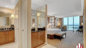 Työpöytä, silitysrauta/-lauta, ilmainen Wi-Fi, vuodevaatteet