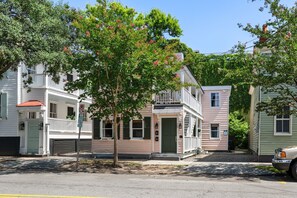 Exterior - Beautiful Ground Floor Condo Just 1 Block to King (Charleston)