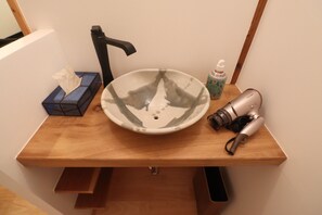 Hårføner og håndklær