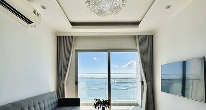 Lovely homestay on 29th floor, beautiful sea view, full equipped,3 mins to beach