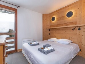 4 bedrooms, free WiFi, bed sheets