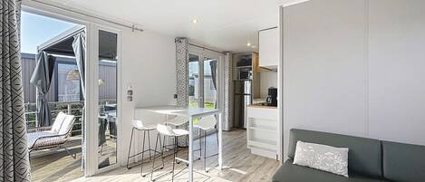 テレビ、卓球台