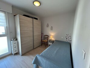 2 bedrooms - Beachside 2-Bedroom Apartment with Private Parking - Sleeps 4, Saint-Jean-de-Monts (Saint-Jean-de-Monts)