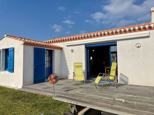 Cozy 2-Bed House Near Beach & Port in Quiet L'Herbaudiere, Noirmoutier